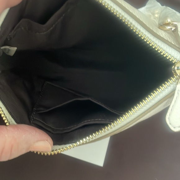 Coach cream colored Chain Handle Wristlet ,Dust Bag FREE 2 PR EARRINGS ALL NWTS - Picture 6 of 10
